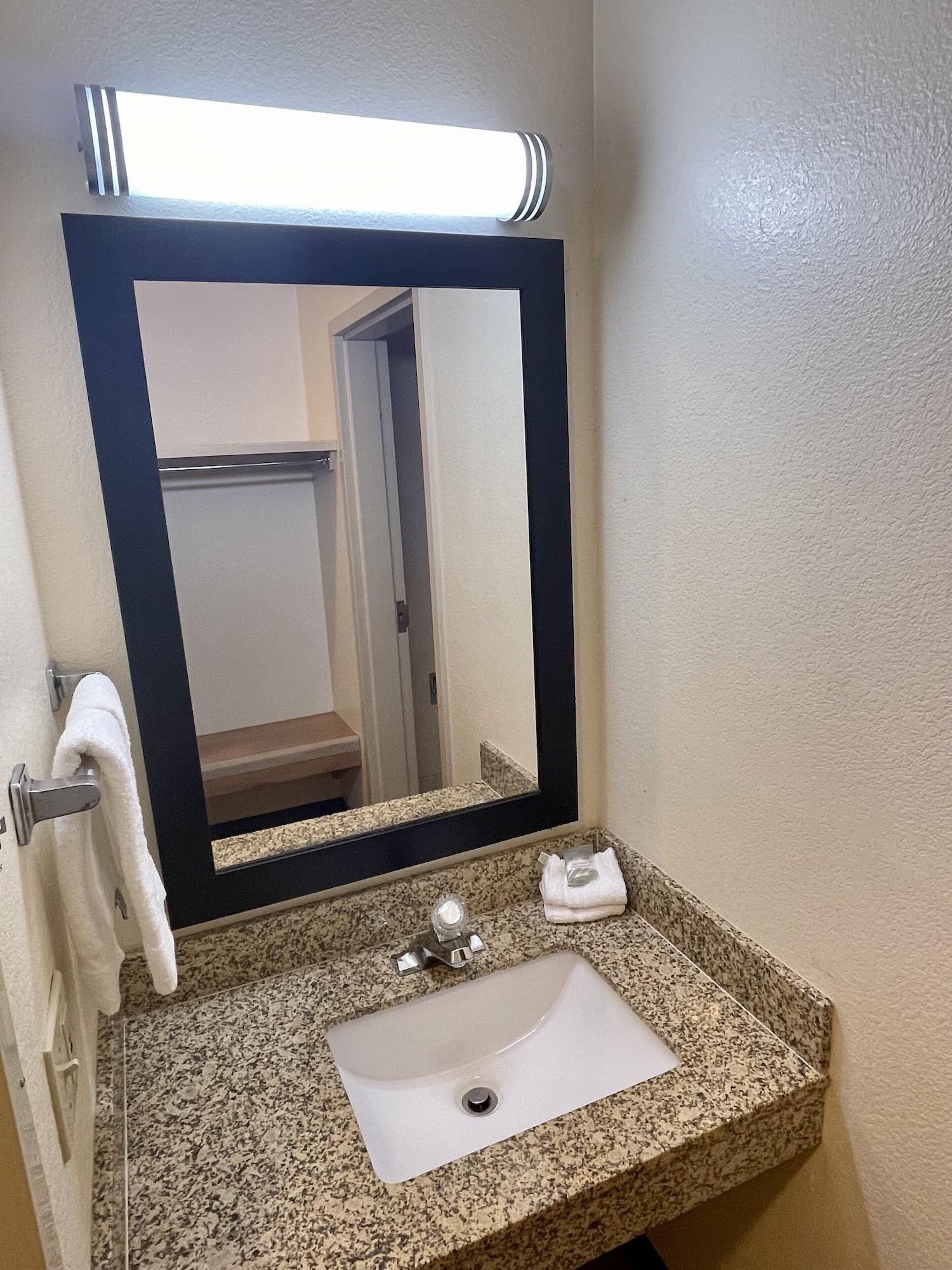 Red Roof Inn Clyde Екстериор снимка