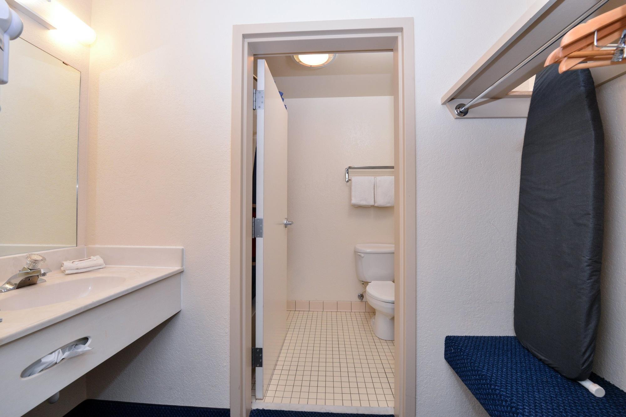 Red Roof Inn Clyde Екстериор снимка