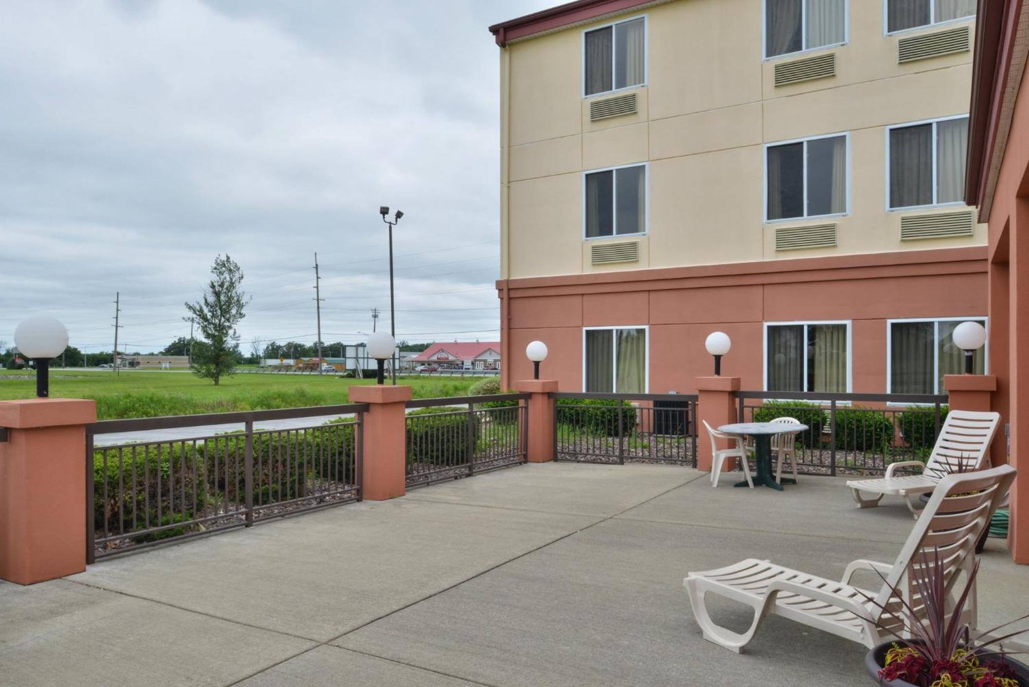 Red Roof Inn Clyde Екстериор снимка