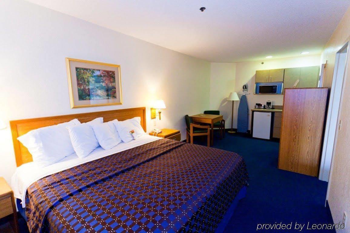 Red Roof Inn Clyde Екстериор снимка